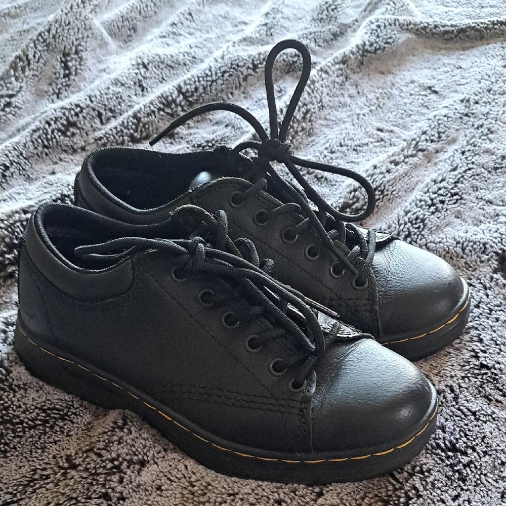 Classic Black Leather Unisex Shoes